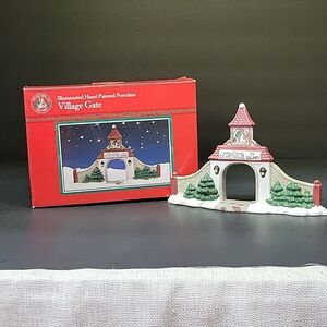 VINTAGE  90's  ST.NICHOLAS SQUARE "VILLAGE GATE" ACCESSORY